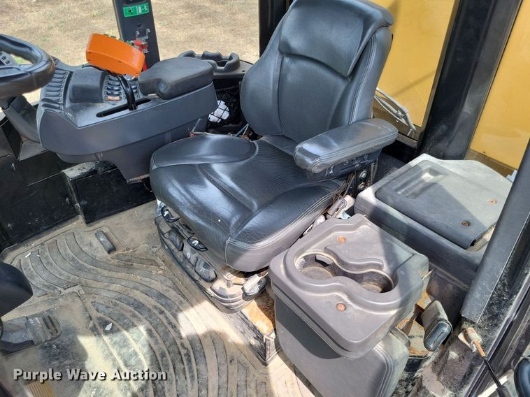 image for item LS9602 2015 Challenger RoGator RG1300B  applicator