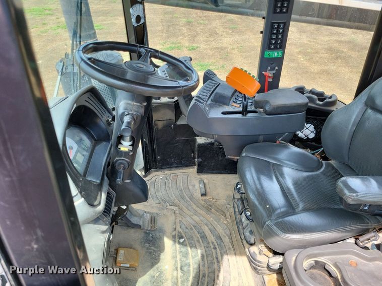 image for item LS9602 2015 Challenger RoGator RG1300B  applicator