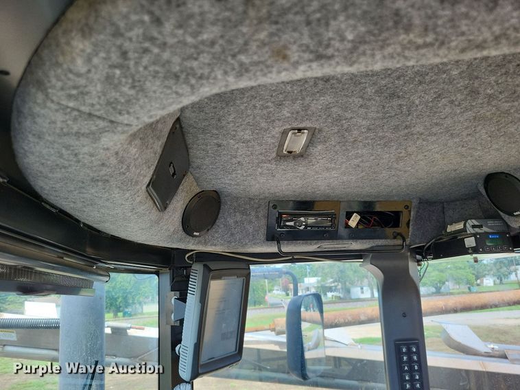 image for item LS9602 2015 Challenger RoGator RG1300B  applicator