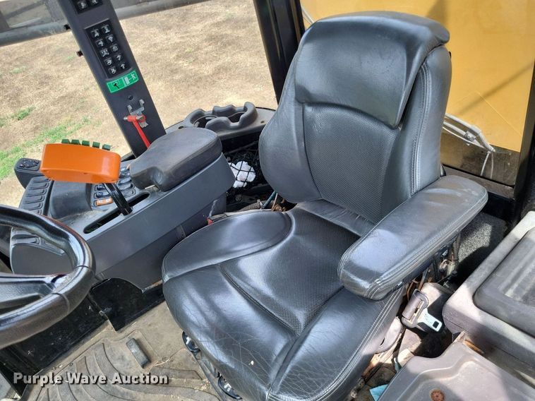 image for item LS9602 2015 Challenger RoGator RG1300B  applicator