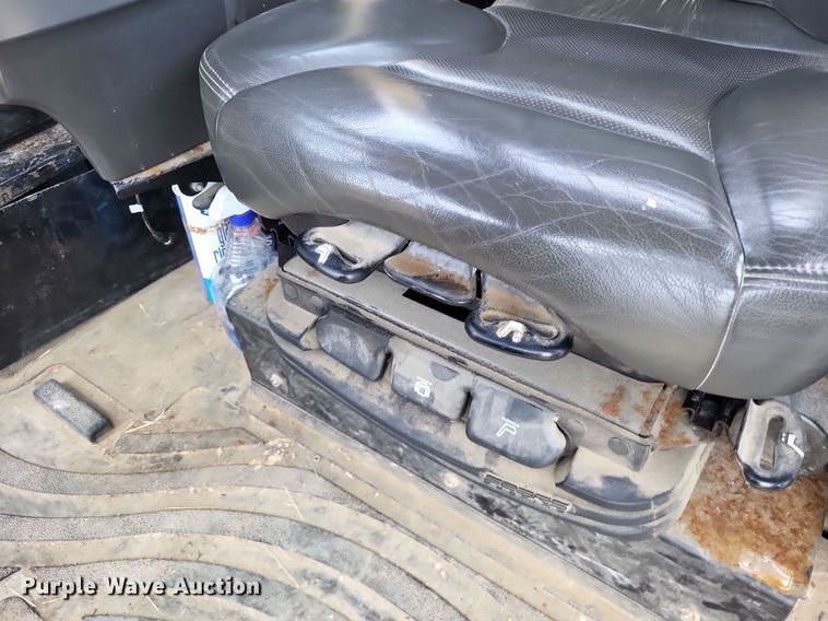 image for item LS9602 2015 Challenger RoGator RG1300B  applicator