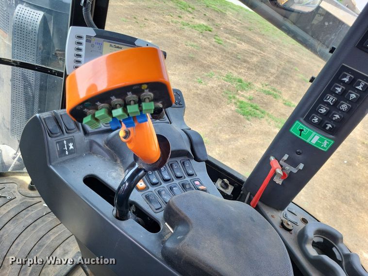 image for item LS9602 2015 Challenger RoGator RG1300B  applicator