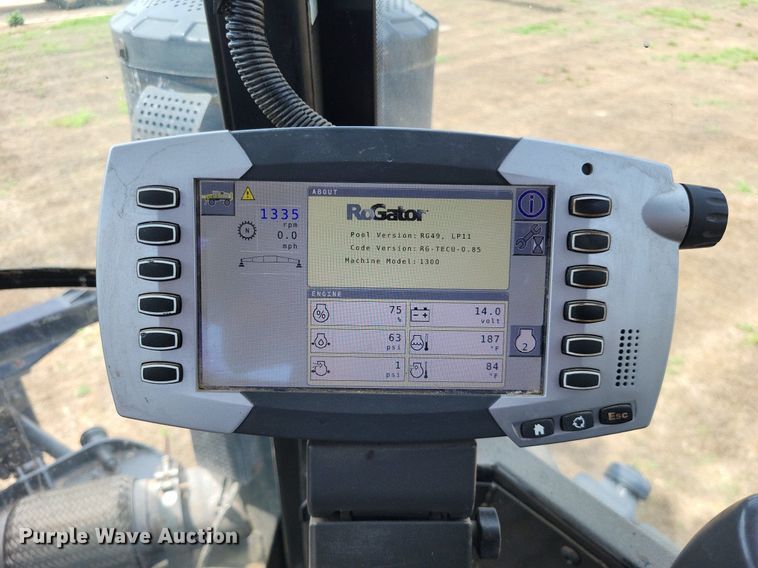 image for item LS9602 2015 Challenger RoGator RG1300B  applicator