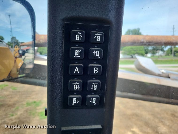 image for item LS9602 2015 Challenger RoGator RG1300B  applicator