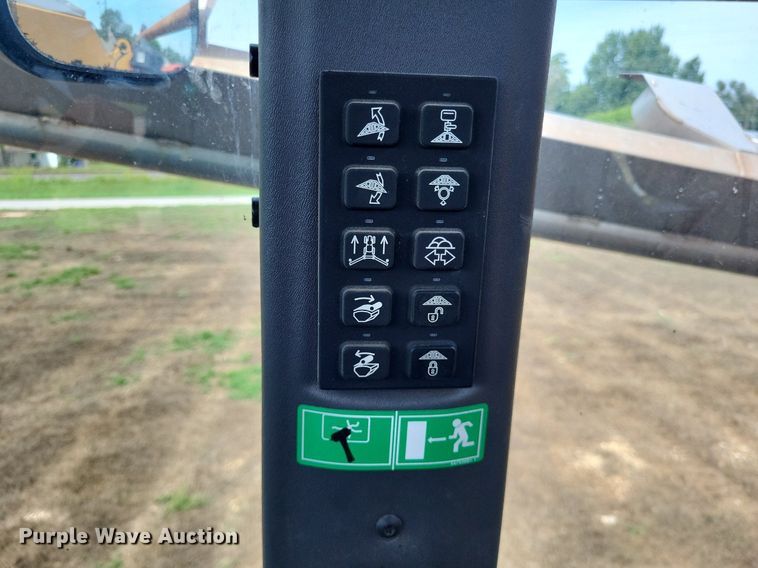 image for item LS9602 2015 Challenger RoGator RG1300B  applicator