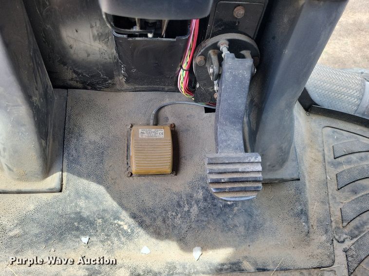 image for item LS9602 2015 Challenger RoGator RG1300B  applicator