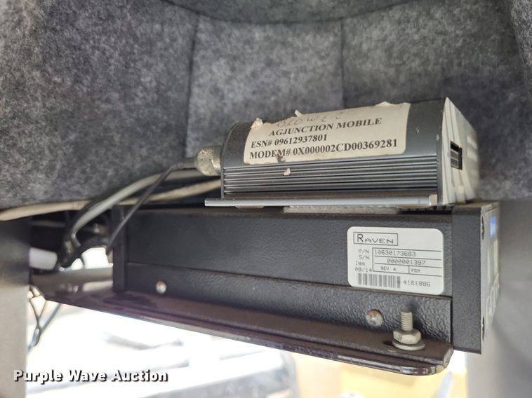 image for item LS9602 2015 Challenger RoGator RG1300B  applicator