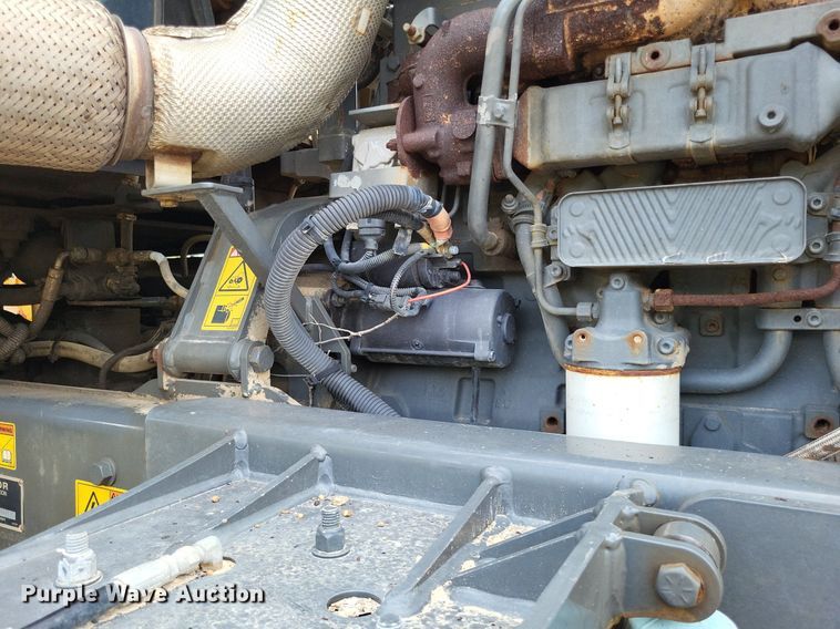 image for item LS9602 2015 Challenger RoGator RG1300B  applicator