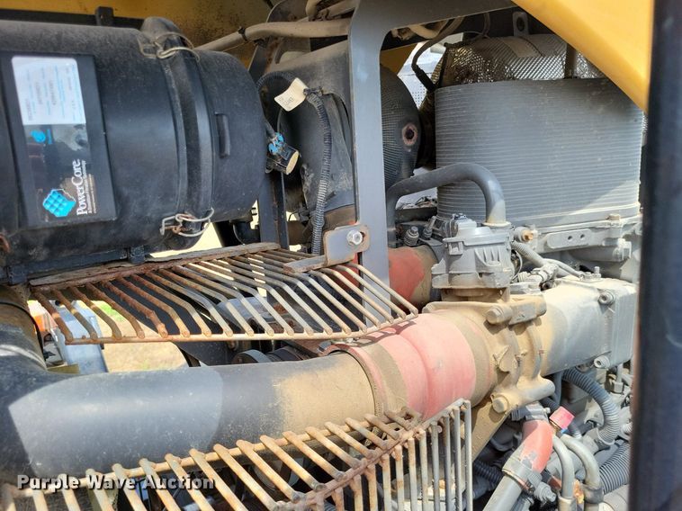 image for item LS9602 2015 Challenger RoGator RG1300B  applicator