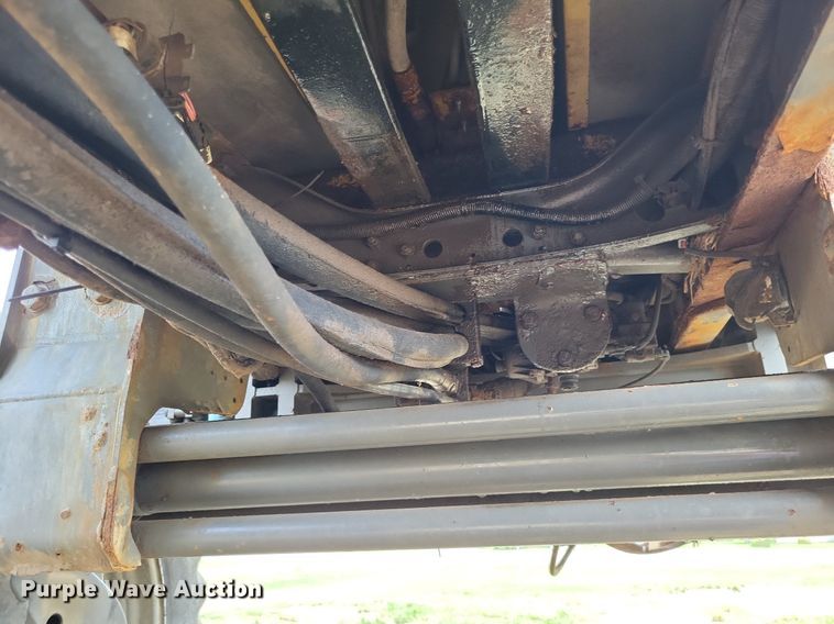 image for item LS9602 2015 Challenger RoGator RG1300B  applicator