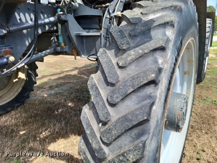 image for item LS9602 2015 Challenger RoGator RG1300B  applicator