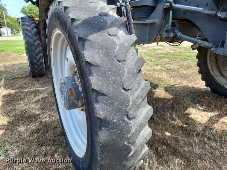 image for item LS9602 2015 Challenger RoGator RG1300B  applicator