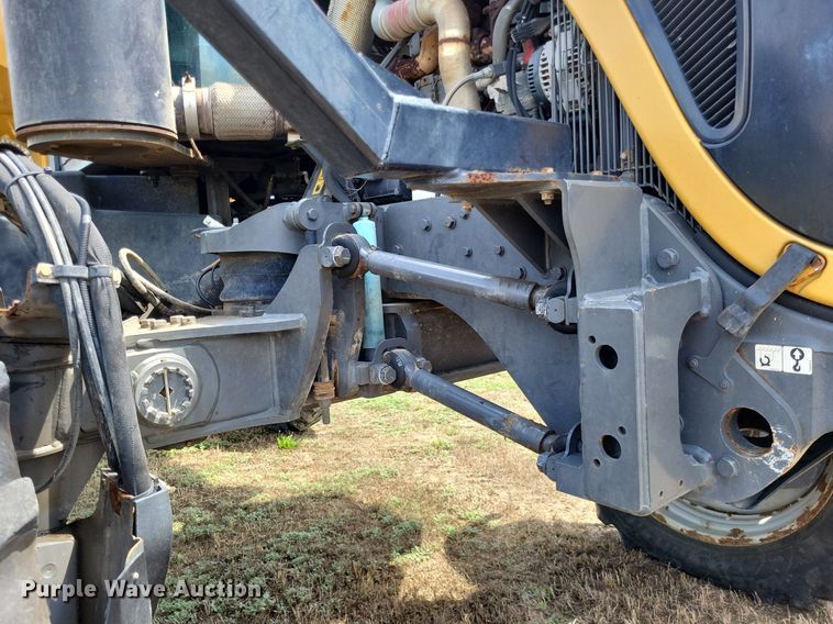 image for item LS9602 2015 Challenger RoGator RG1300B  applicator