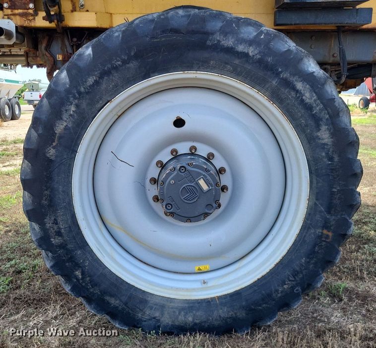 image for item LS9602 2015 Challenger RoGator RG1300B  applicator