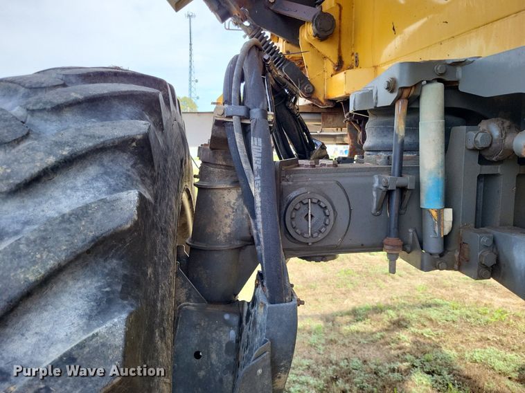 image for item LS9602 2015 Challenger RoGator RG1300B  applicator