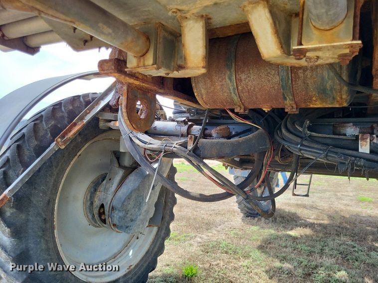 image for item LS9602 2015 Challenger RoGator RG1300B  applicator