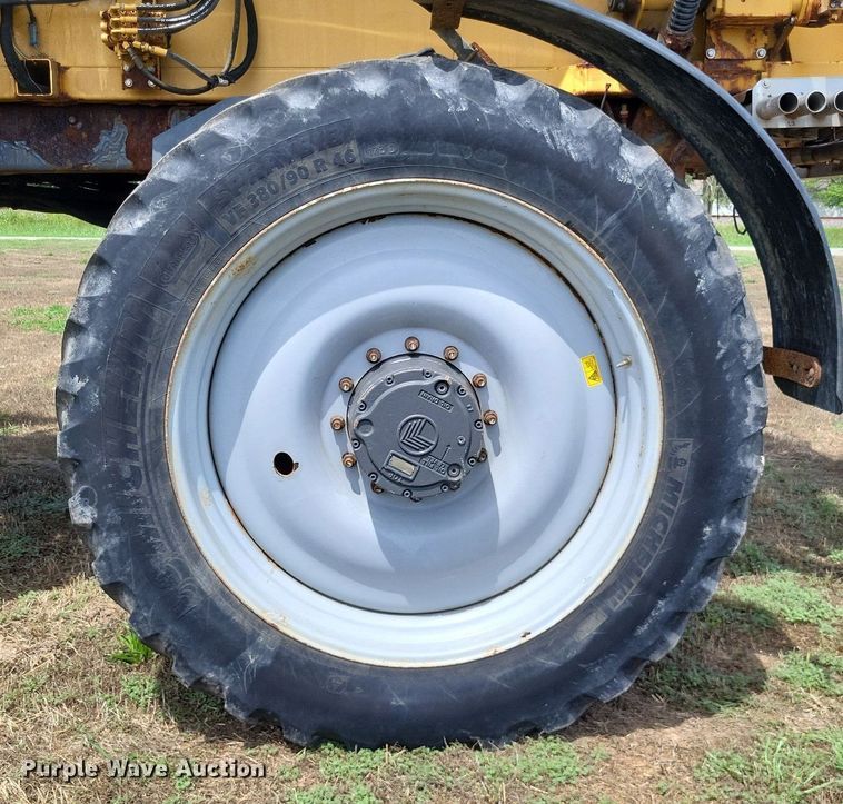 image for item LS9602 2015 Challenger RoGator RG1300B  applicator