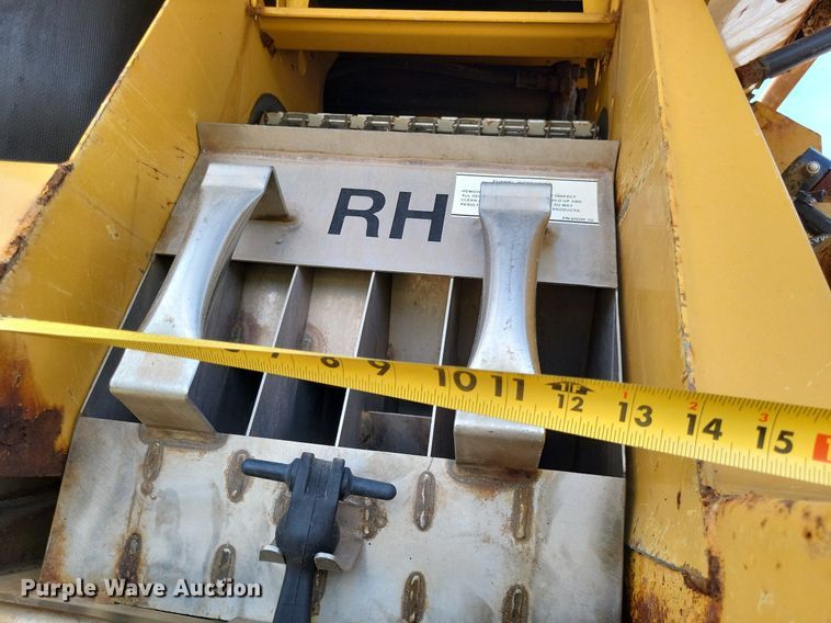 image for item LS9602 2015 Challenger RoGator RG1300B  applicator