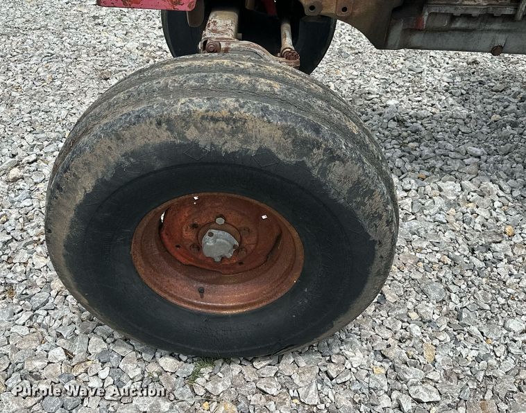 image for item MB9780 1970 Massey Ferguson 1100  tractor