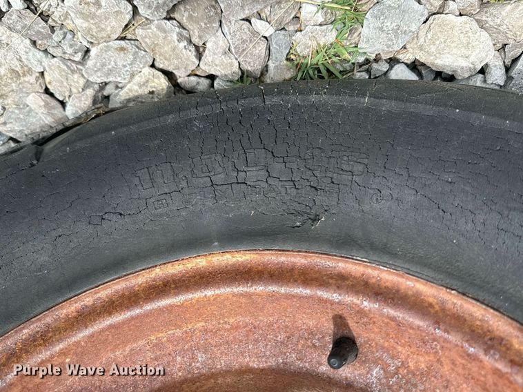 image for item MB9780 1970 Massey Ferguson 1100  tractor