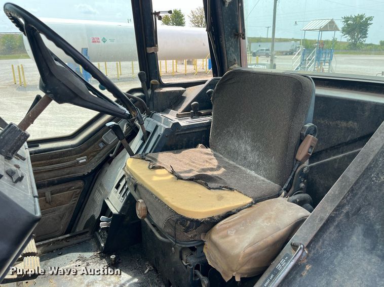 image for item MG9367 1981 International 5088  tractor