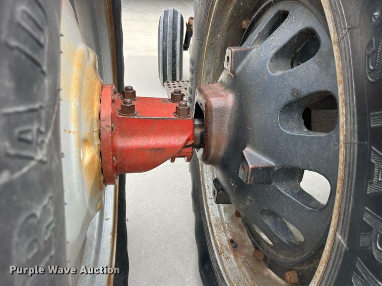 image for item MG9367 1981 International 5088  tractor