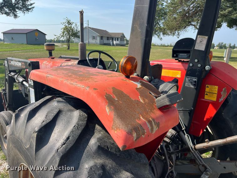 image for item MG9370 1996 Massey Ferguson 283  tractor