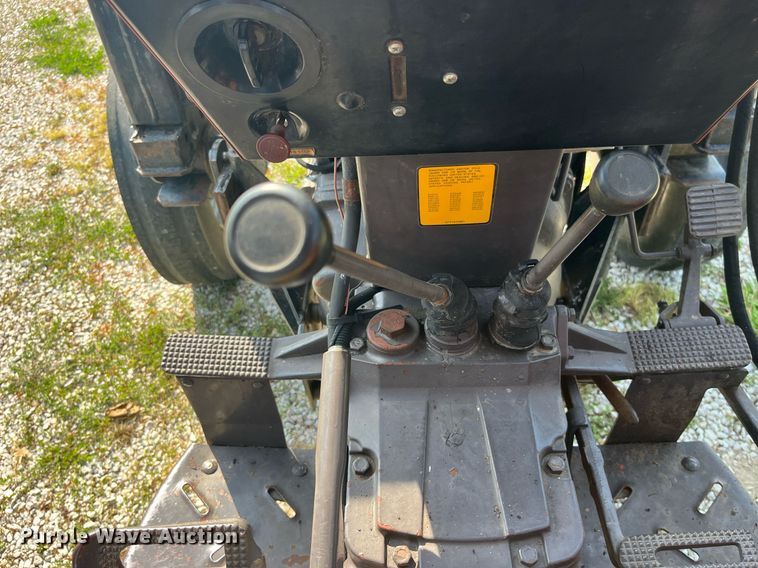 image for item MG9370 1996 Massey Ferguson 283  tractor