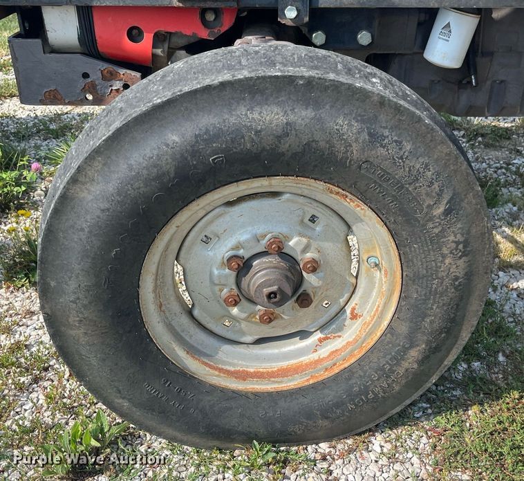 image for item MG9370 1996 Massey Ferguson 283  tractor