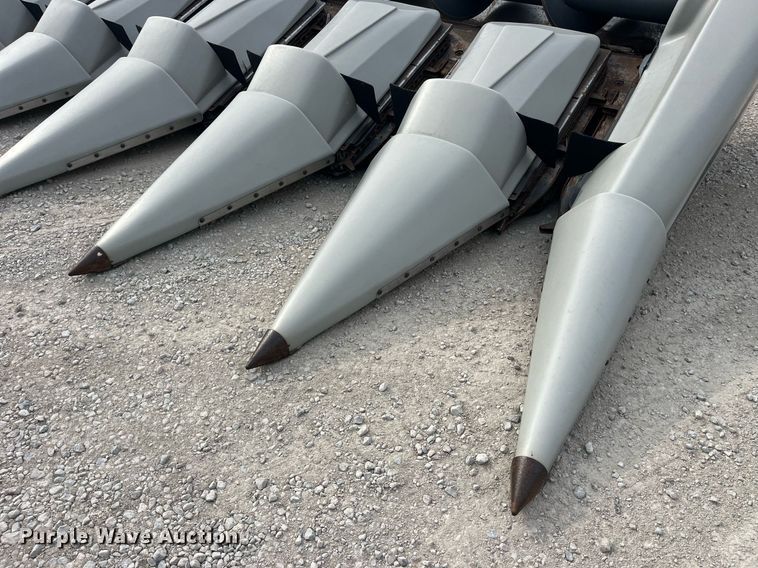 image for item MG9372 2012 AGCO 3000  corn head