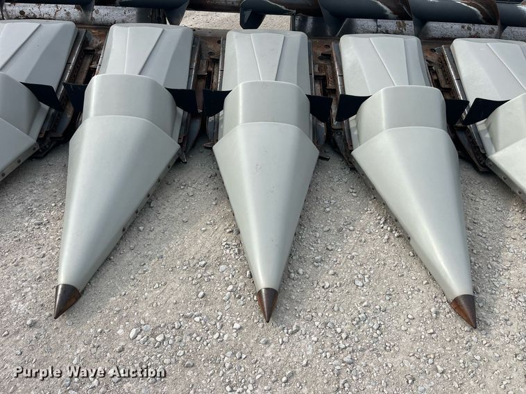 image for item MG9372 2012 AGCO 3000  corn head