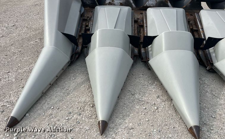 image for item MG9372 2012 AGCO 3000  corn head