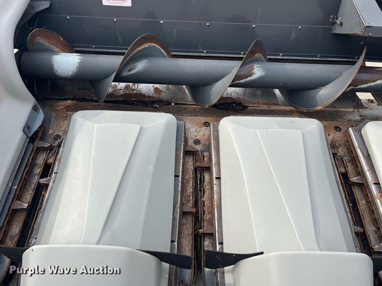 image for item MG9372 2012 AGCO 3000  corn head