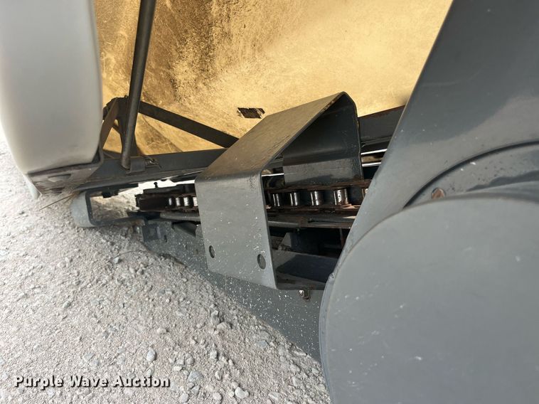 image for item MG9372 2012 AGCO 3000  corn head