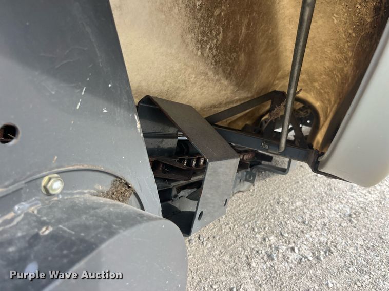 image for item MG9372 2012 AGCO 3000  corn head