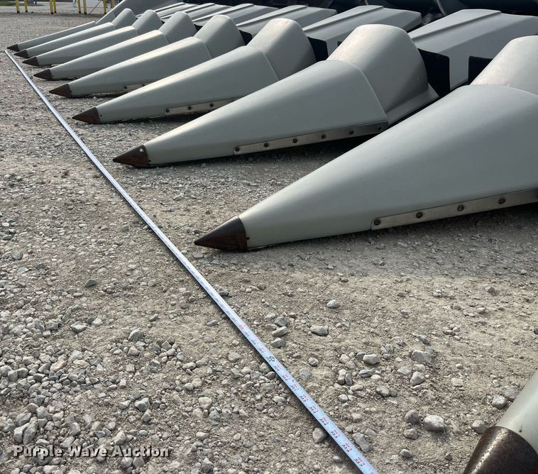 image for item MG9372 2012 AGCO 3000  corn head