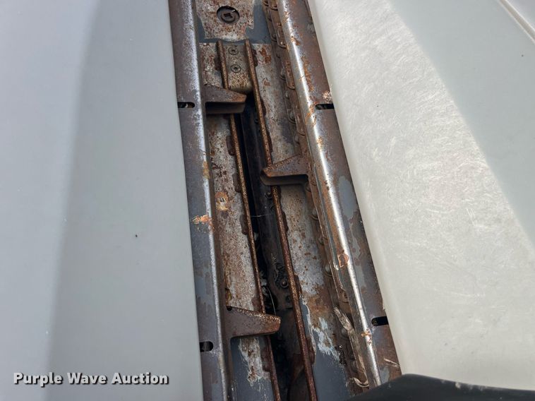 image for item MG9372 2012 AGCO 3000  corn head