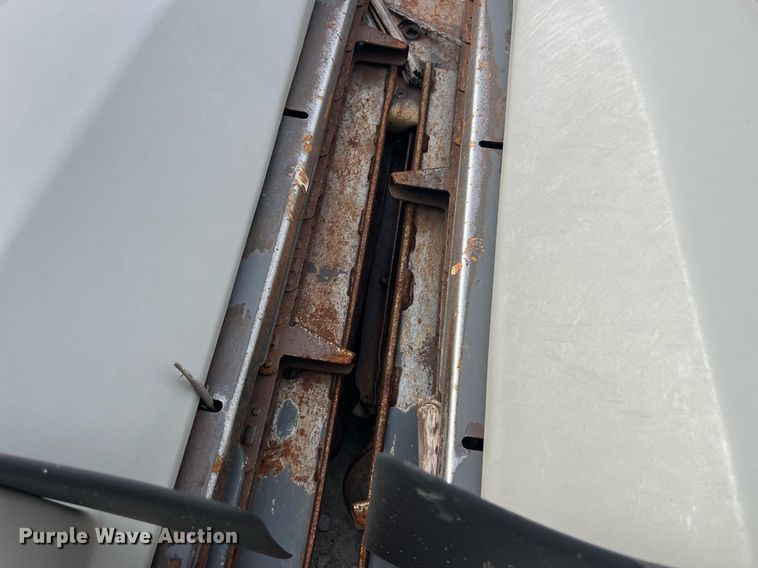 image for item MG9372 2012 AGCO 3000  corn head