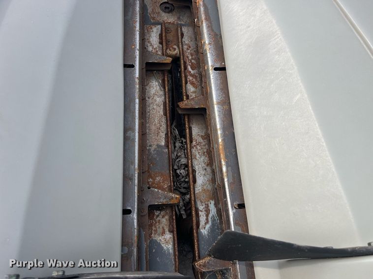 image for item MG9372 2012 AGCO 3000  corn head