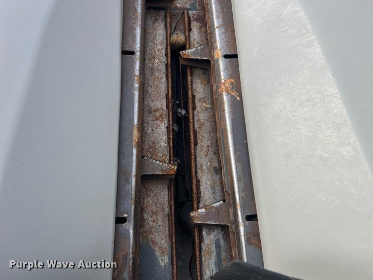 image for item MG9372 2012 AGCO 3000  corn head