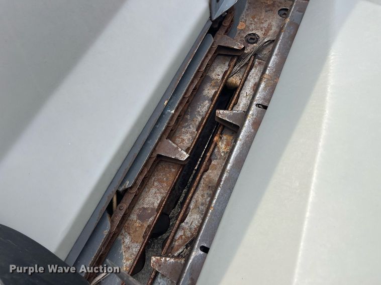 image for item MG9372 2012 AGCO 3000  corn head