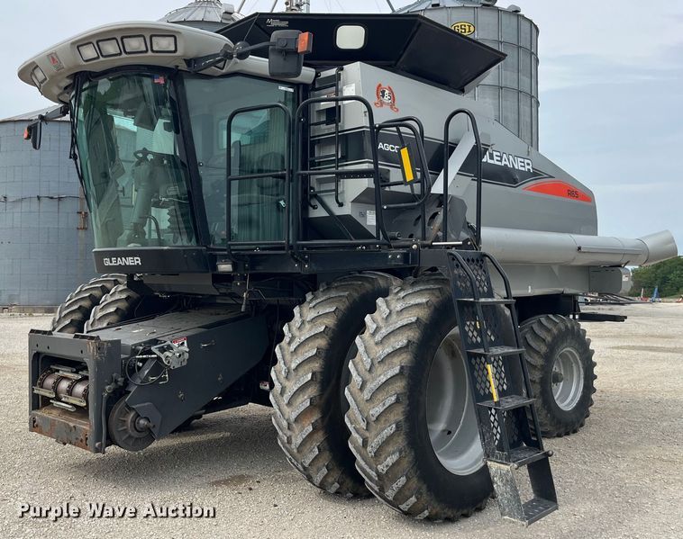 image for item MG9373 2008 Gleaner R65  combine