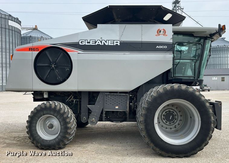 image for item MG9373 2008 Gleaner R65  combine