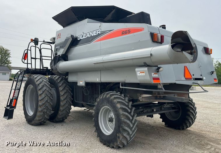 image for item MG9373 2008 Gleaner R65  combine