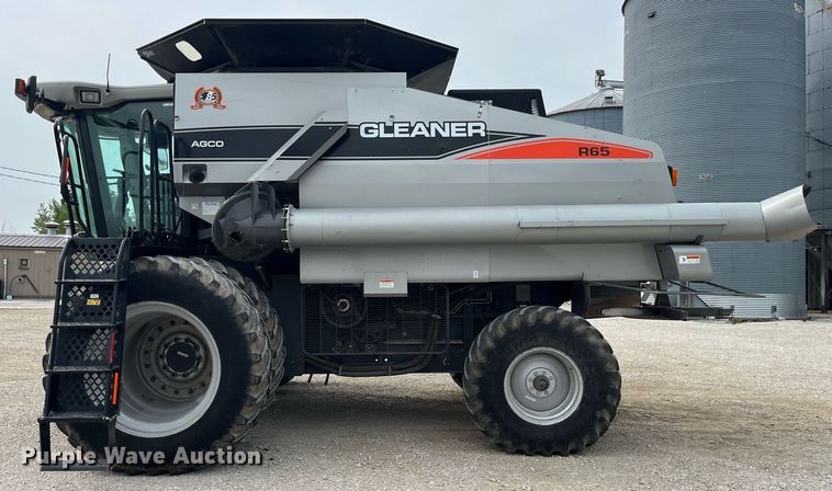 image for item MG9373 2008 Gleaner R65  combine