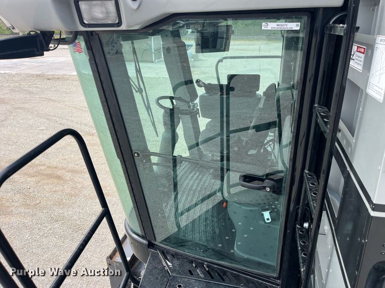 image for item MG9373 2008 Gleaner R65  combine