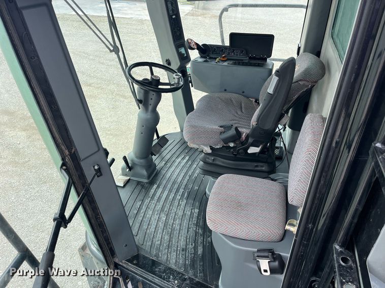 image for item MG9373 2008 Gleaner R65  combine