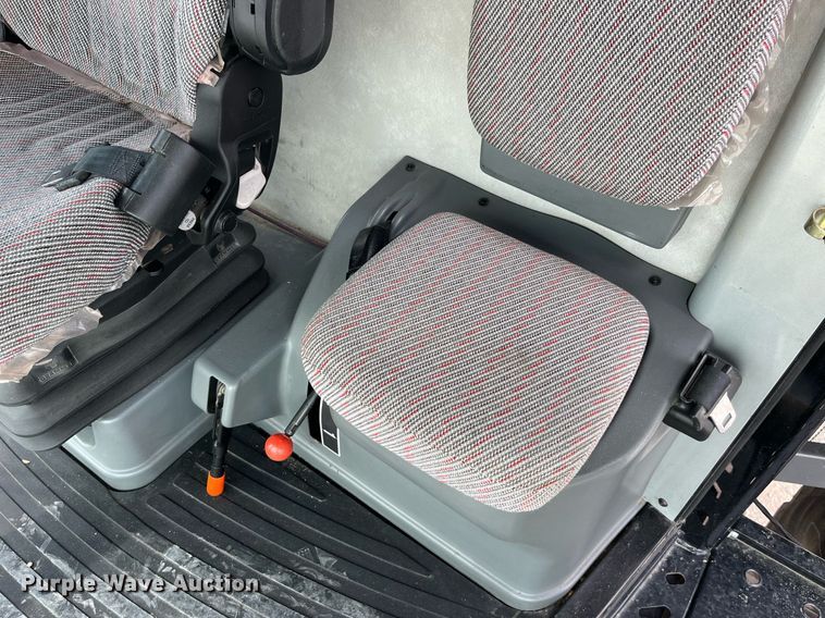 image for item MG9373 2008 Gleaner R65  combine