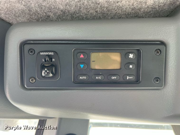 image for item MG9373 2008 Gleaner R65  combine