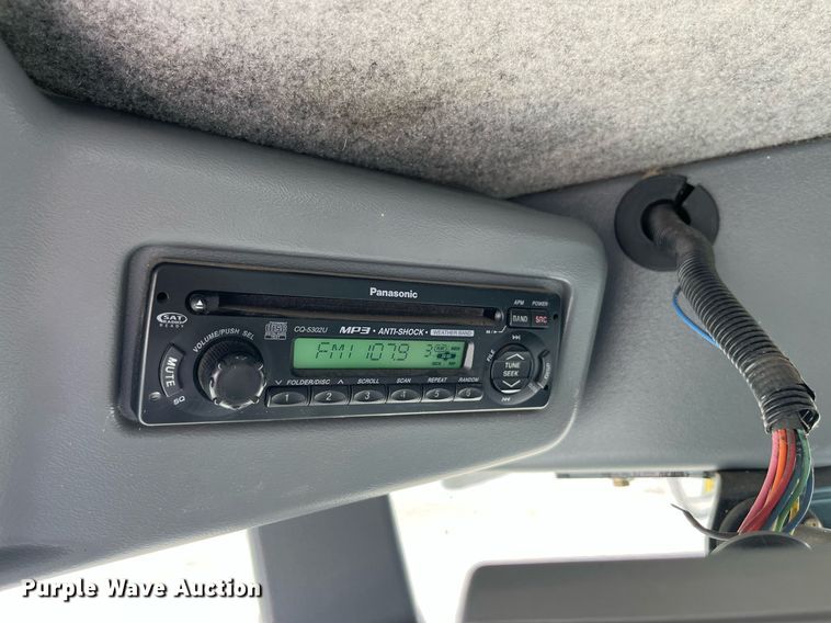 image for item MG9373 2008 Gleaner R65  combine